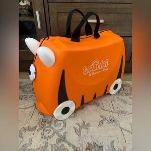 Melissa & Doug Trunki Tiger Kids Ride-On Suitcase Carry-On Luggage
